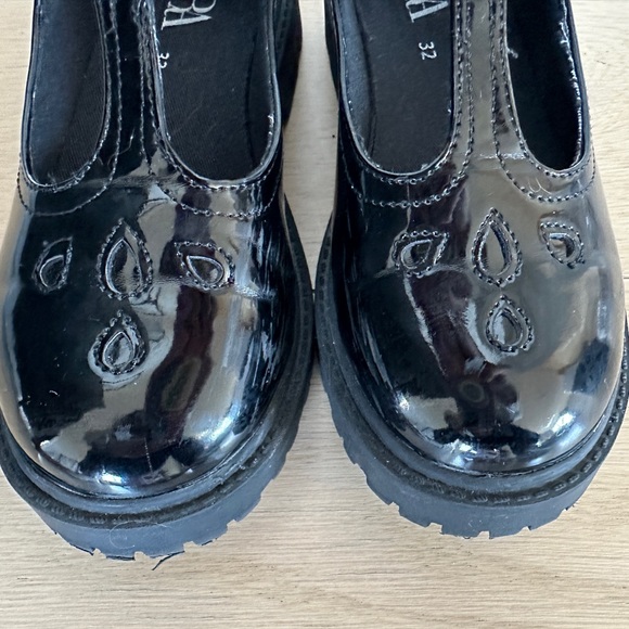 Zara Girls T-Strap Mary Jane Platforms in Black Patent - Picture 3 of 9